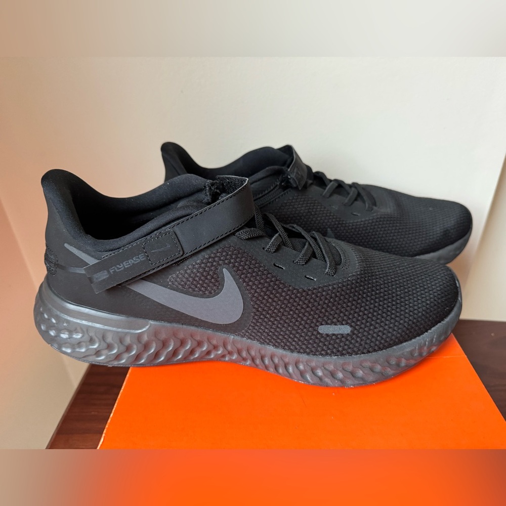 Nike Revolution 5 FlyEase zipper black anthracite Men's 12 NWT box BQ3211-001